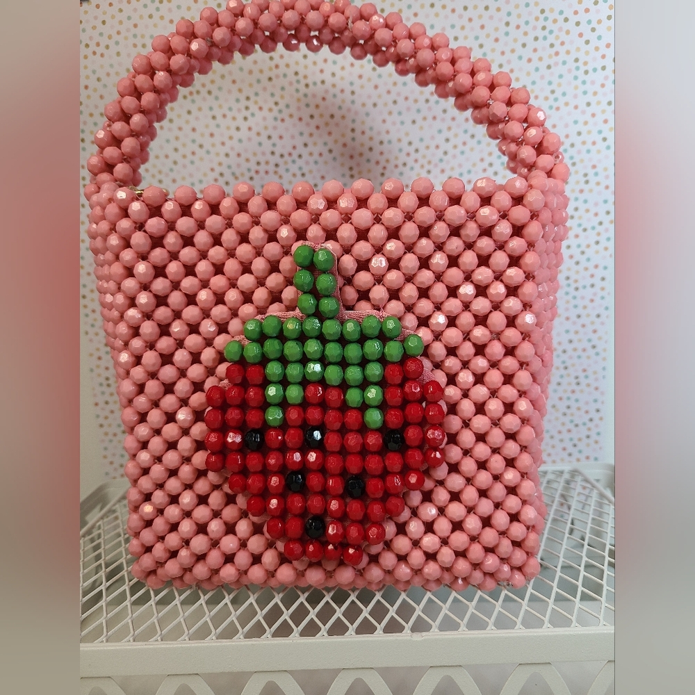 🍓BOUFFANTS & BROKEN HEARTS BEADED CROSSBODY WITH STRAWBERRY #valentines